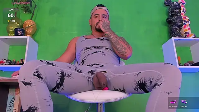 Snapshot of Ricardo_1998 chatting on November 17, 1:42 am Ricardo 1998 online show from November 17, 1:42 am