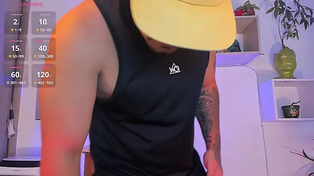 Snapshot of Ricardo_1998 chatting on October 15, 2:32 am Ricardo 1998 online show from October 15, 2:32 am