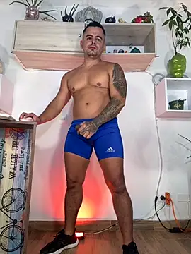 Snapshot of Ricardo_1998 chatting on October 4, 12:45 am Ricardo 1998 online show from October 4, 12:45 am