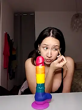 kittenpurrr online show from December 2, 4:30 pm