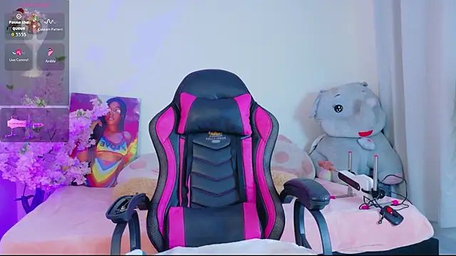 HollyJorda online show from February 15, 4:13 am