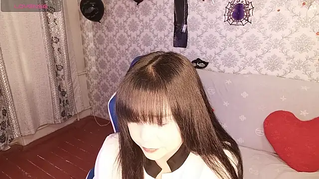 Snapshot of MissValday chatting on October 31, 5:37 am MissValday online show from October 31, 5:37 am