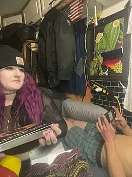 Snapshot of 1-800-FUCKYOU chatting on February 6, 11:42 am 1-800-FUCKYOU online show from February 6, 11:42 am