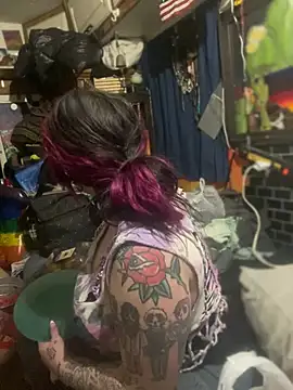 Snapshot of 1-800-FUCKYOU chatting on February 9, 6:33 am 1-800-FUCKYOU online show from February 9, 6:33 am