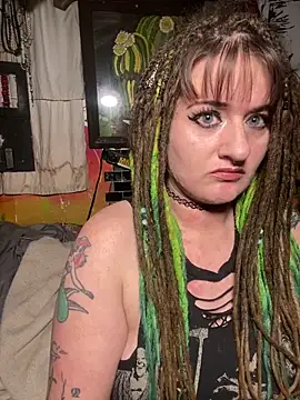 Snapshot of 1-800-FUCKYOU chatting on December 18, 4:50 am 1-800-FUCKYOU online show from December 18, 4:50 am