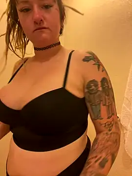 Snapshot of 1-800-FUCKYOU chatting on November 18, 5:05 pm 1-800-FUCKYOU online show from November 18, 5:05 pm