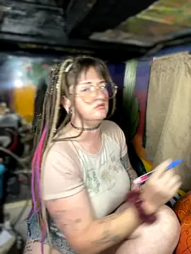 Snapshot of 1-800-FUCKYOU chatting on September 10, 5:28 am 1-800-FUCKYOU online show from September 10, 5:28 am