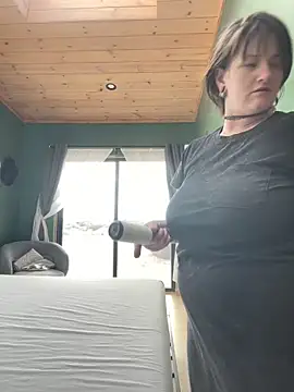 Snapshot of 1-800-FUCKYOU chatting on February 6, 8:16 pm 1-800-FUCKYOU online show from February 6, 8:16 pm