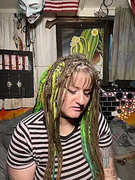 Snapshot of 1-800-FUCKYOU chatting on December 4, 2:54 am 1-800-FUCKYOU online show from December 4, 2:54 am