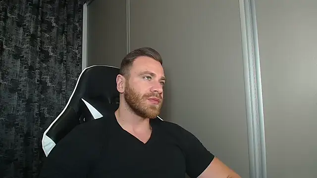 Snapshot of Thori92 chatting on June 15, 2:06 pm Thori92 online show from June 15, 2:06 pm