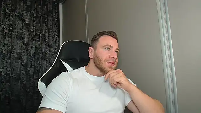 Snapshot of Thori92 chatting on June 3, 4:44 pm Thori92 online show from June 3, 4:44 pm