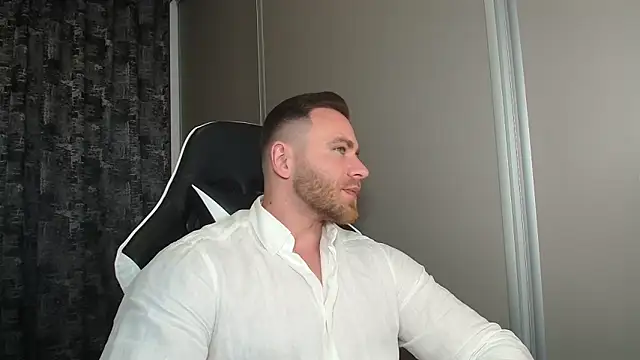 Snapshot of Thori92 chatting on June 5, 6:02 pm Thori92 online show from June 5, 6:02 pm