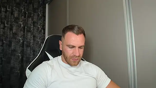 Snapshot of Thori92 chatting on July 16, 6:38 pm Thori92 online show from July 16, 6:38 pm