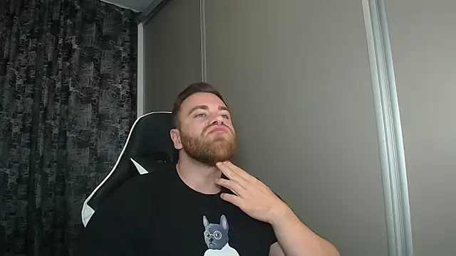 Thori92 online show from October 31, 6:04 pm