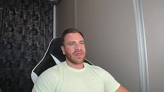 Snapshot of Thori92 chatting on July 15, 6:15 pm Thori92 online show from July 15, 6:15 pm