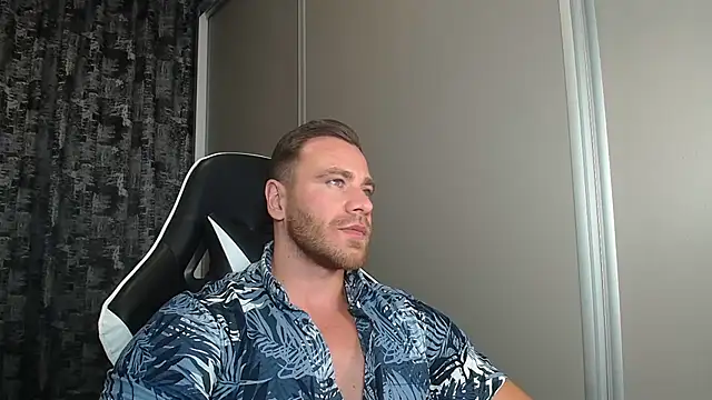Snapshot of Thori92 chatting on July 12, 6:20 pm Thori92 online show from July 12, 6:20 pm