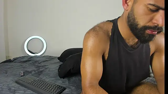 sweatyhairypig23 online show from February 21, 11:51 pm