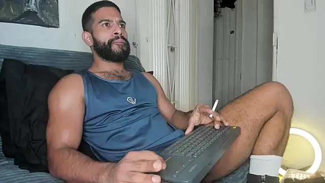 sweatyhairypig23 online show from February 12, 8:47 am