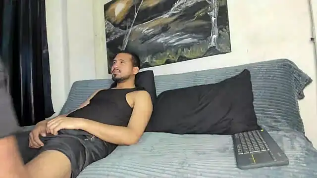 sweatyhairypig23 online show from December 19, 2:59 am