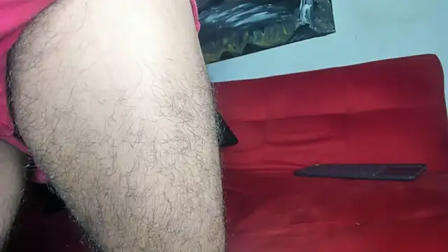 Snapshot of sweatyhairypig23 chatting on November 26, 8:25 am sweatyhairypig23 online show from November 26, 8:25 am