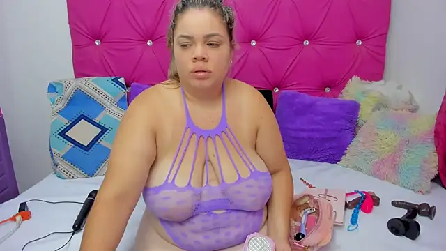 VivianPorto online show from May 14, 12:57 pm