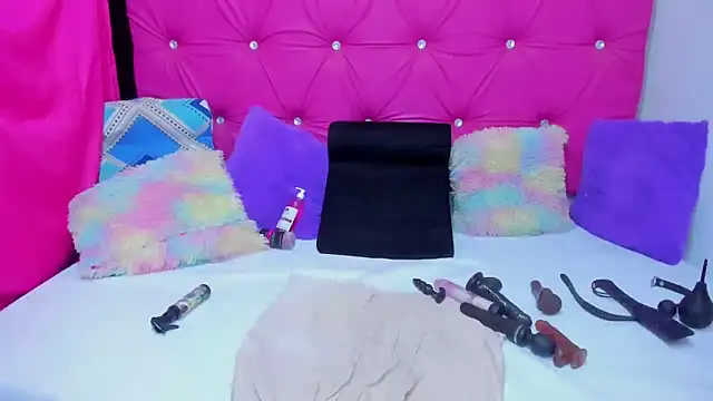 VivianPorto online show from April 7, 1:46 pm