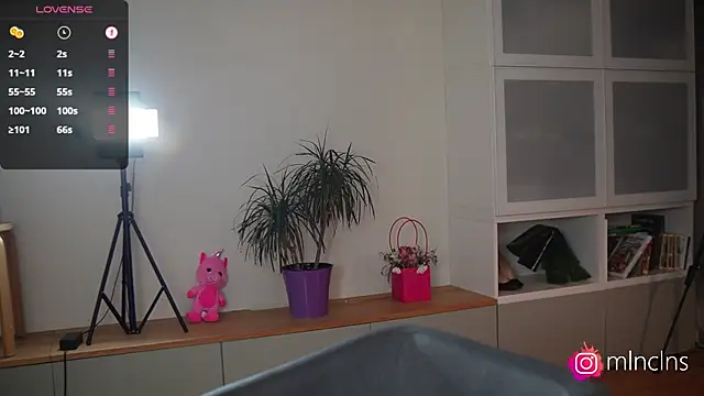melanielwithu online show from April 10, 7:32 pm