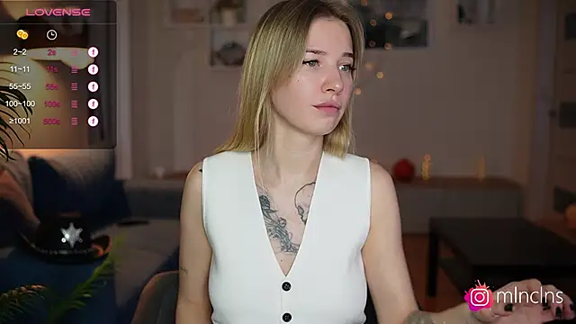 melanielwithu online show from October 31, 11:18 am