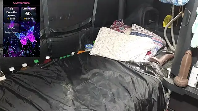 Castrated Julie online show from December 19, 5:21 am