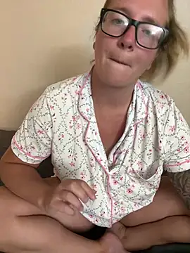 Lizzyloo online show from June 1, 5:12 pm