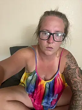 Snapshot of Lizzyloo chatting on June 14, 10:55 pm Lizzyloo online show from June 14, 10:55 pm
