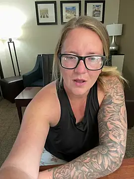 Snapshot of Lizzyloo chatting on February 19, 3:09 pm Lizzyloo online show from February 19, 3:09 pm