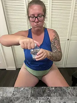 Lizzyloo online show from March 30, 5:25 pm