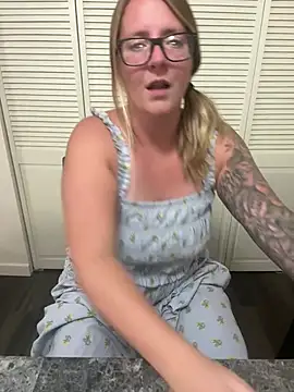 Lizzyloo online show from April 19, 7:16 pm