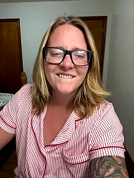 Snapshot of Lizzyloo chatting on October 11, 10:11 pm Lizzyloo online show from October 11, 10:11 pm