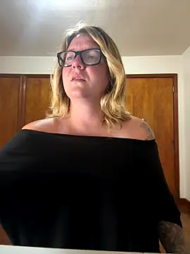 Snapshot of Lizzyloo chatting on September 29, 7:59 am Lizzyloo online show from September 29, 7:59 am