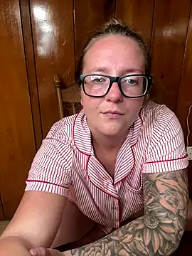 Snapshot of Lizzyloo chatting on October 22, 9:46 pm Lizzyloo online show from October 22, 9:46 pm