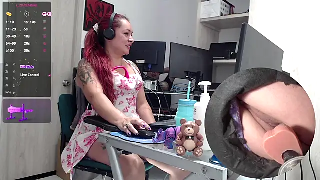 Snapshot of kyobiker chatting on November 23, 2:32 am kyobiker online show from November 23, 2:32 am