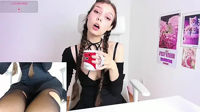 Michelle Melnss online show from April 18, 9:37 pm