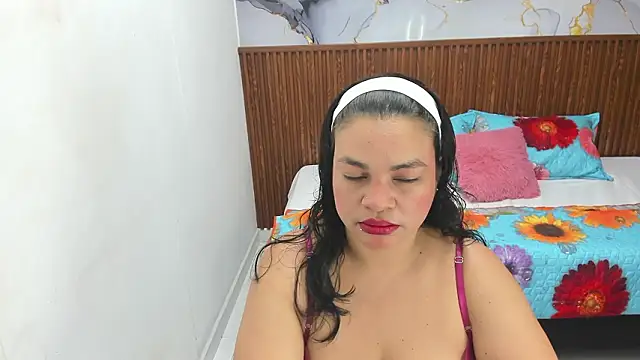 Cloe 35 online show from March 7, 8:25 pm