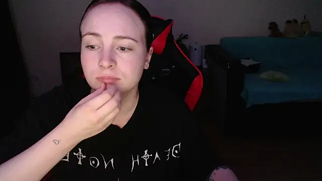 Snapshot of Laralianna chatting on December 13, 8:04 pm Laralianna online show from December 13, 8:04 pm