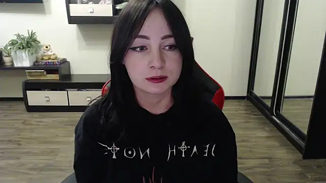 Snapshot of Laralianna chatting on October 4, 5:47 pm Laralianna online show from October 4, 5:47 pm