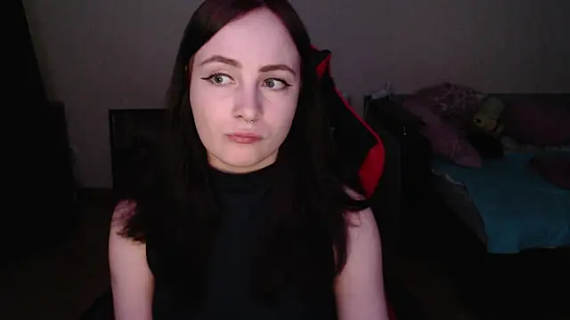 Laralianna online show from April 12, 5:05 pm