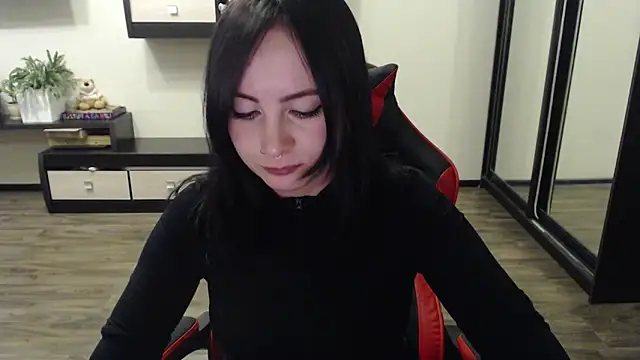 Snapshot of Laralianna chatting on September 24, 1:50 pm Laralianna online show from September 24, 1:50 pm