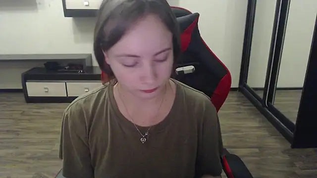 Snapshot of Laralianna chatting on March 18, 2:50 pm Laralianna online show from March 18, 2:50 pm