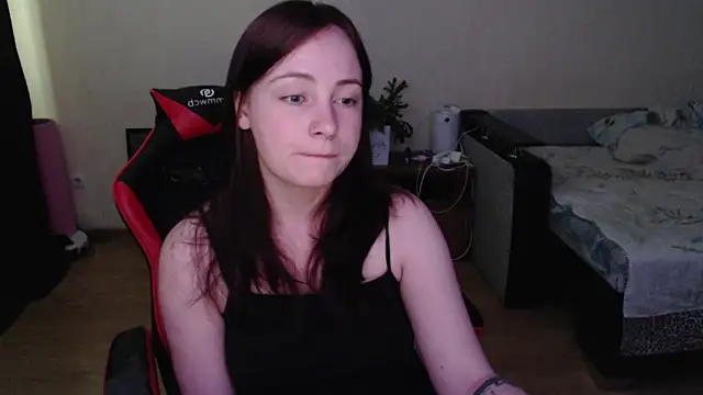 Snapshot of Laralianna chatting on June 17, 7:41 am Laralianna online show from June 17, 7:41 am