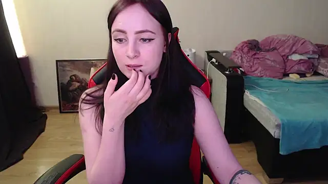 Laralianna online show from April 14, 1:49 pm