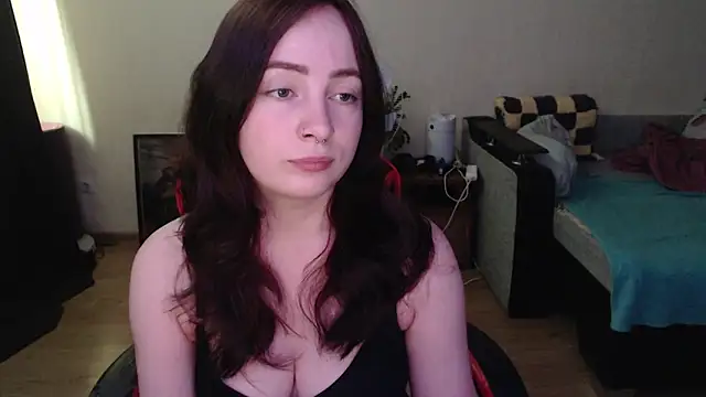 Laralianna online show from May 24, 10:15 am