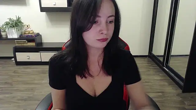 Snapshot of Laralianna chatting on October 2, 12:30 pm Laralianna online show from October 2, 12:30 pm