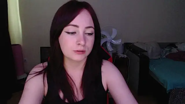 Snapshot of Laralianna chatting on July 6, 1:51 pm Laralianna online show from July 6, 1:51 pm
